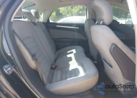 2013 Ford Fusion S z USA, uszkodzony, nr VIN 3FA6P0G76DR161019